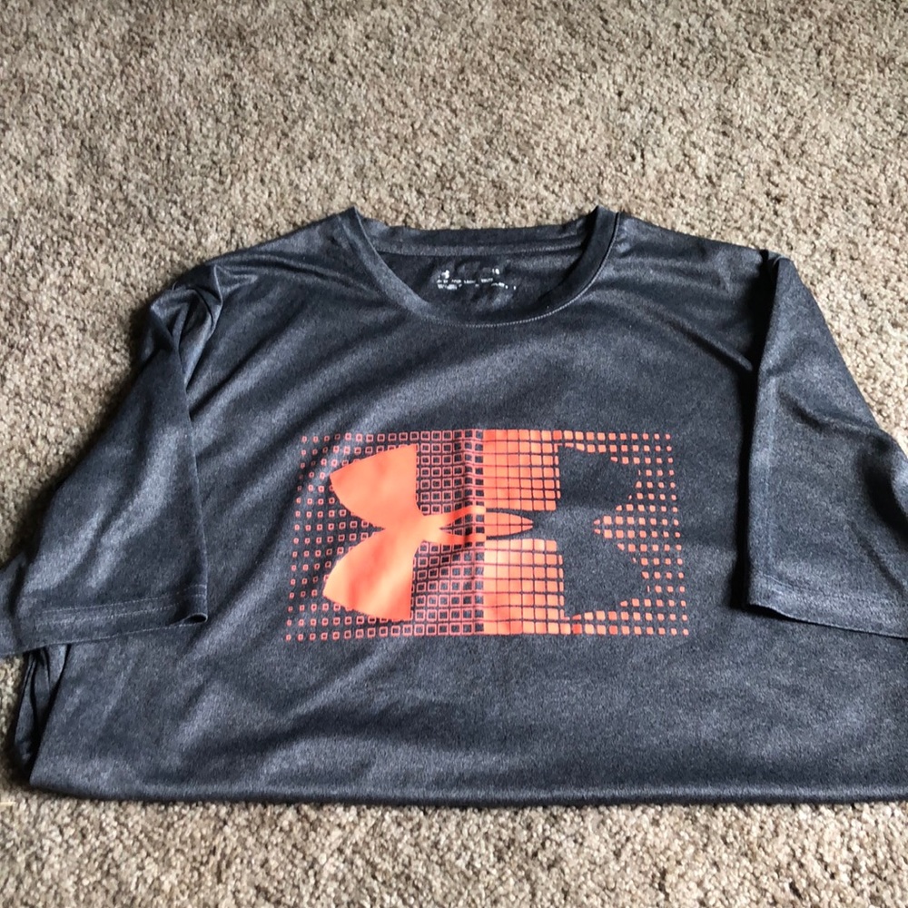 Boys Under Armour dry fit t shirt